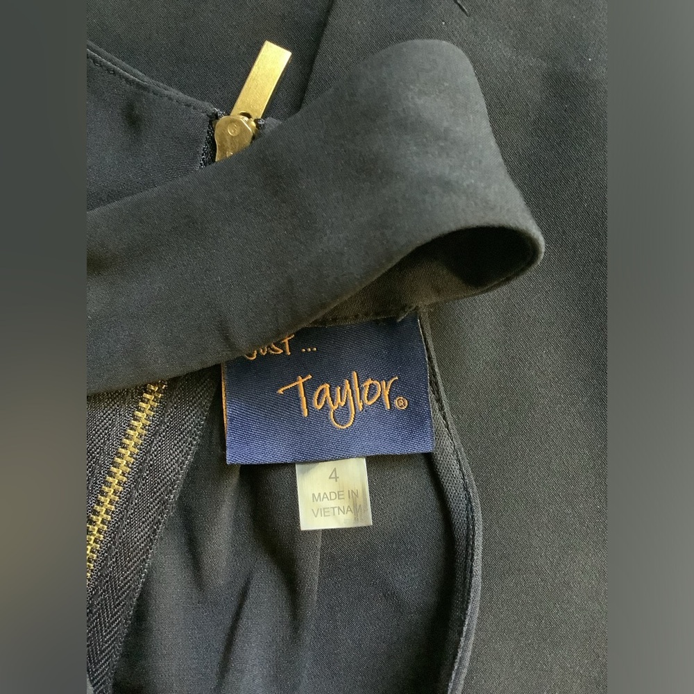 Just Taylor Dress - Picture 4 of 4